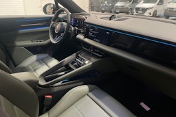 musta Porsche Macan 2025 kuva 23.