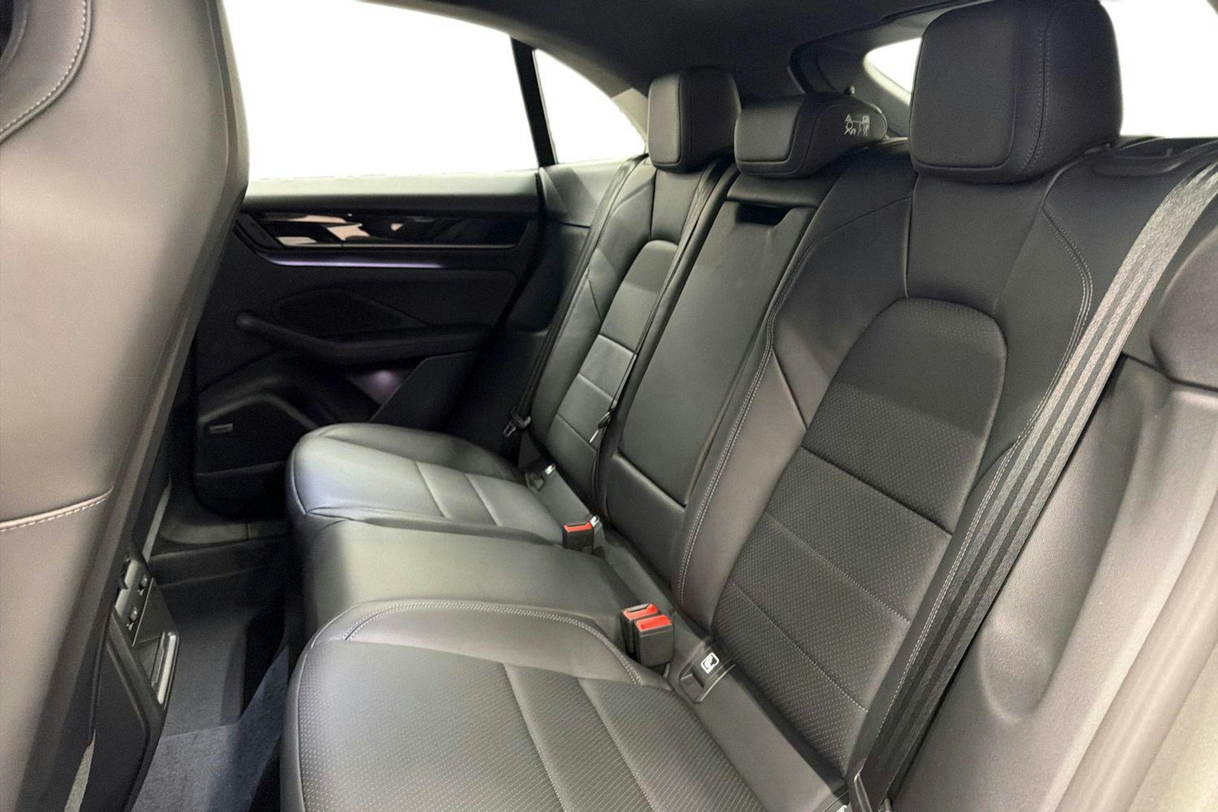 vihreä Porsche Macan 2025 kuva 7.