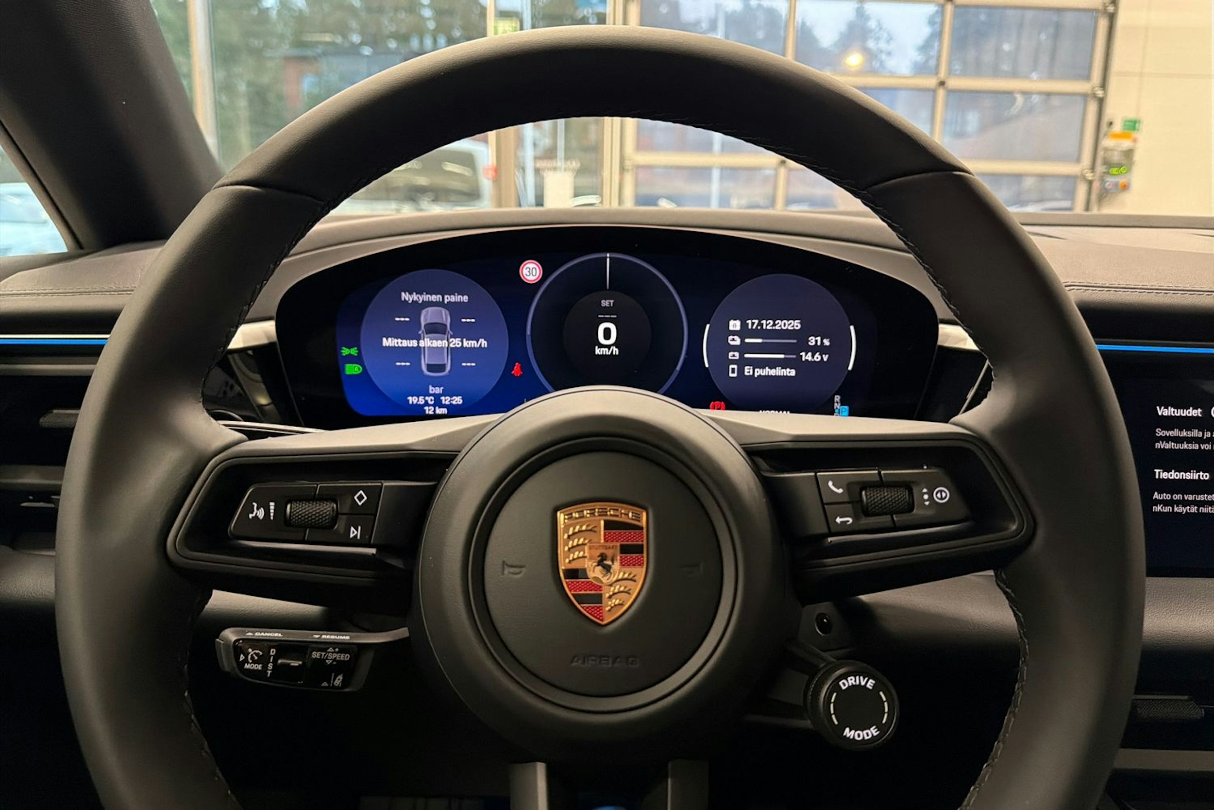 vihreä Porsche Macan 2025 kuva 9.