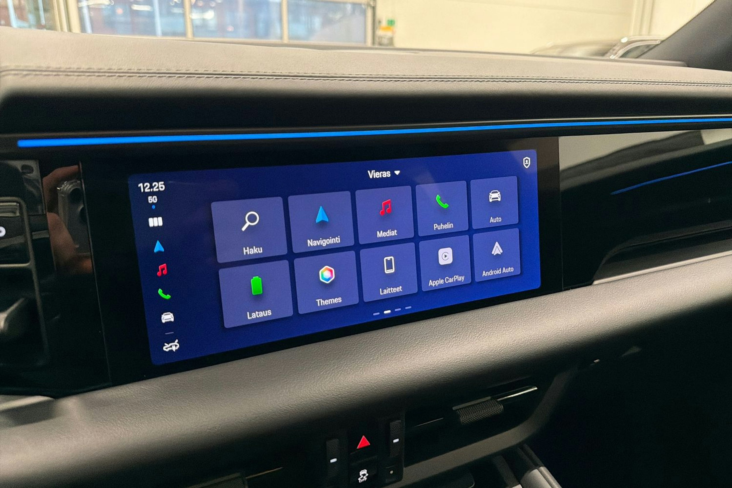 vihreä Porsche Macan 2025 kuva 11.