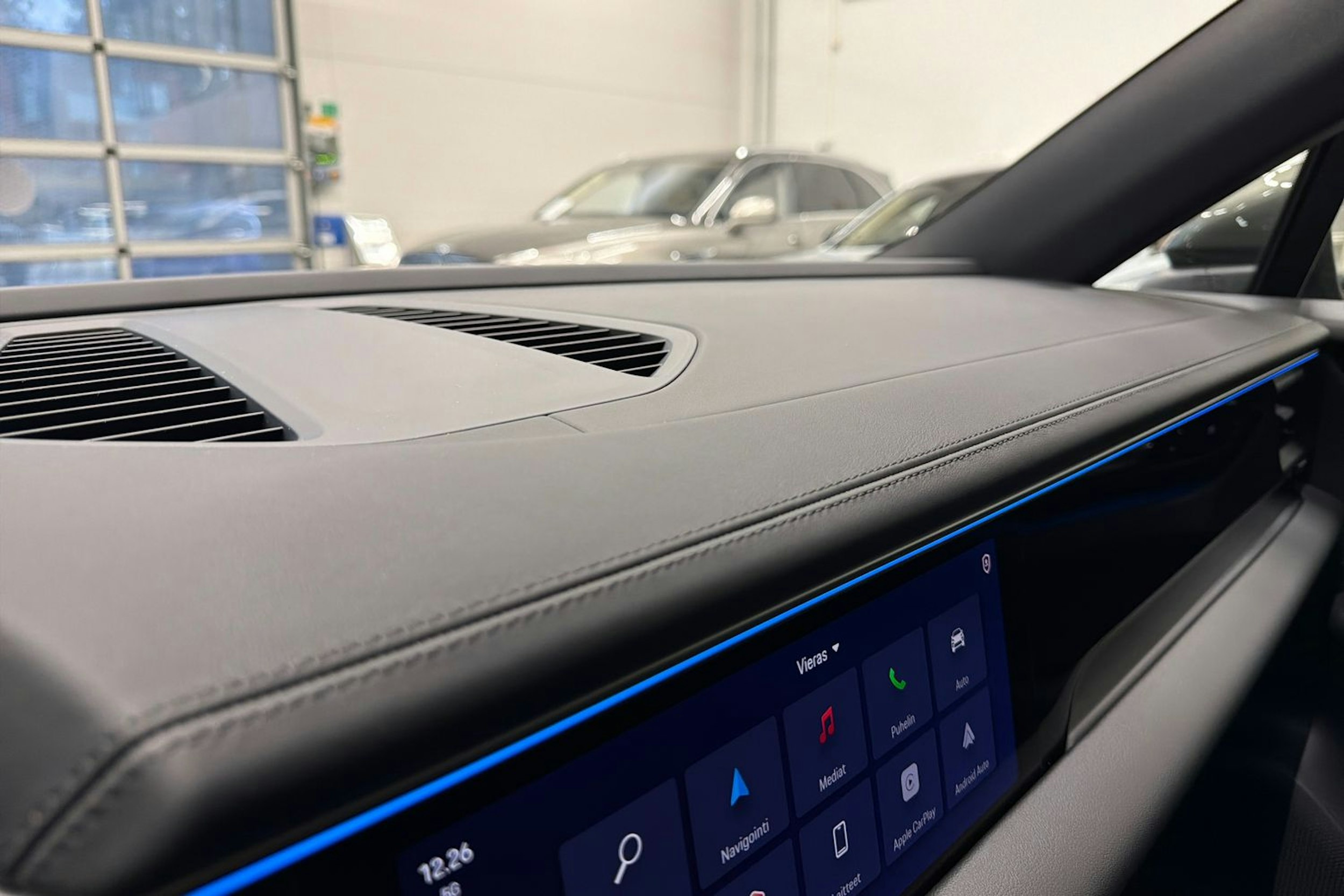 vihreä Porsche Macan 2025 kuva 15.