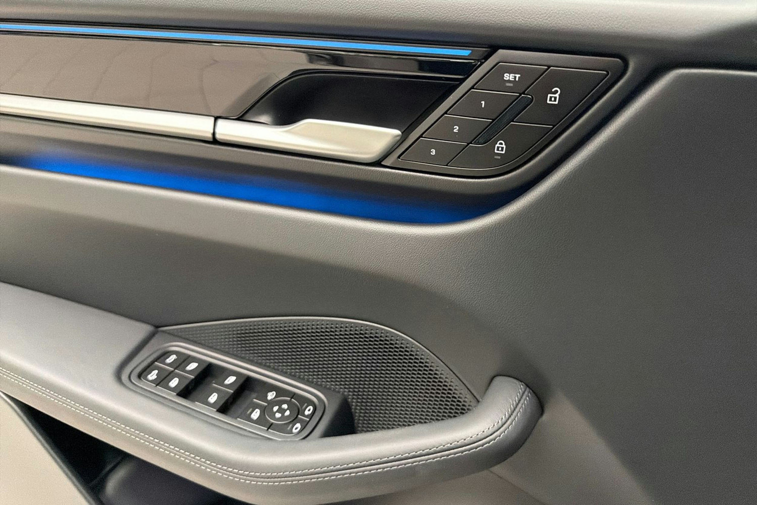 vihreä Porsche Macan 2025 kuva 16.