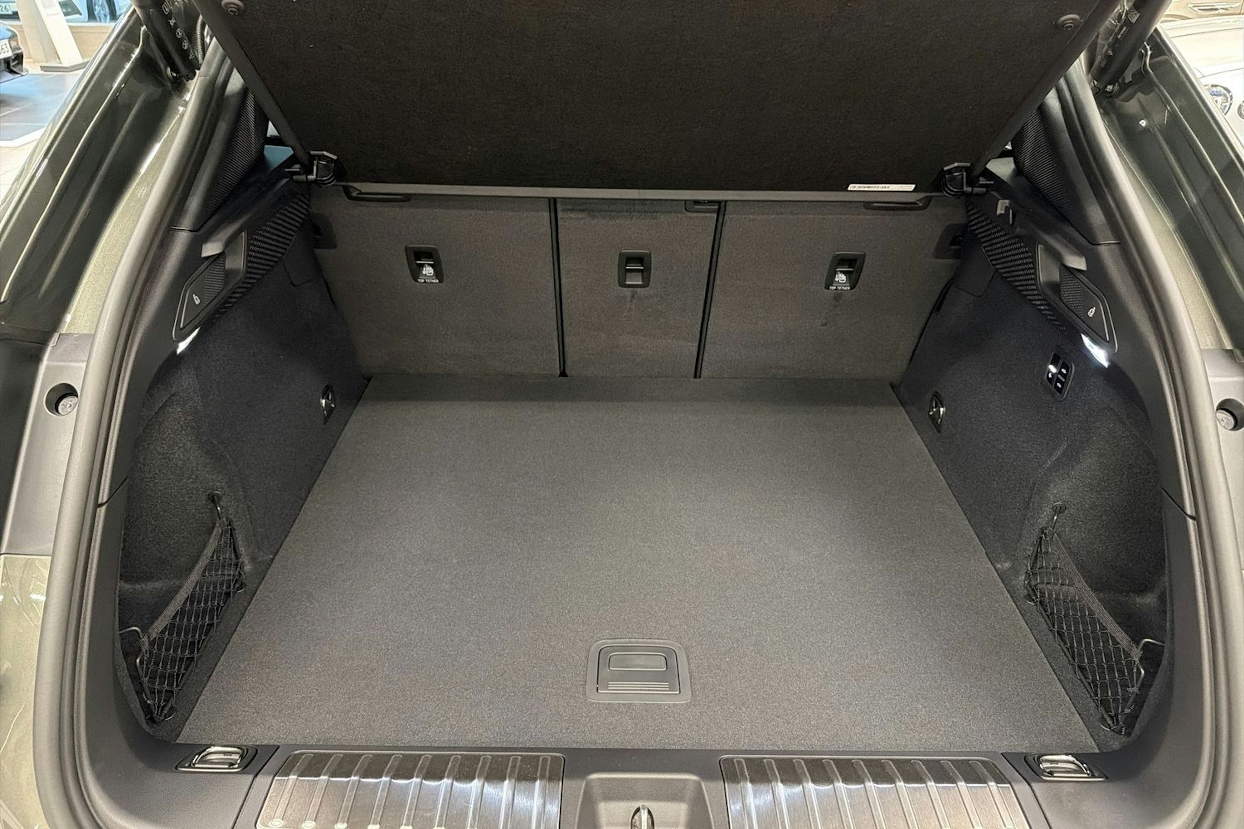 vihreä Porsche Macan 2025 kuva 20.