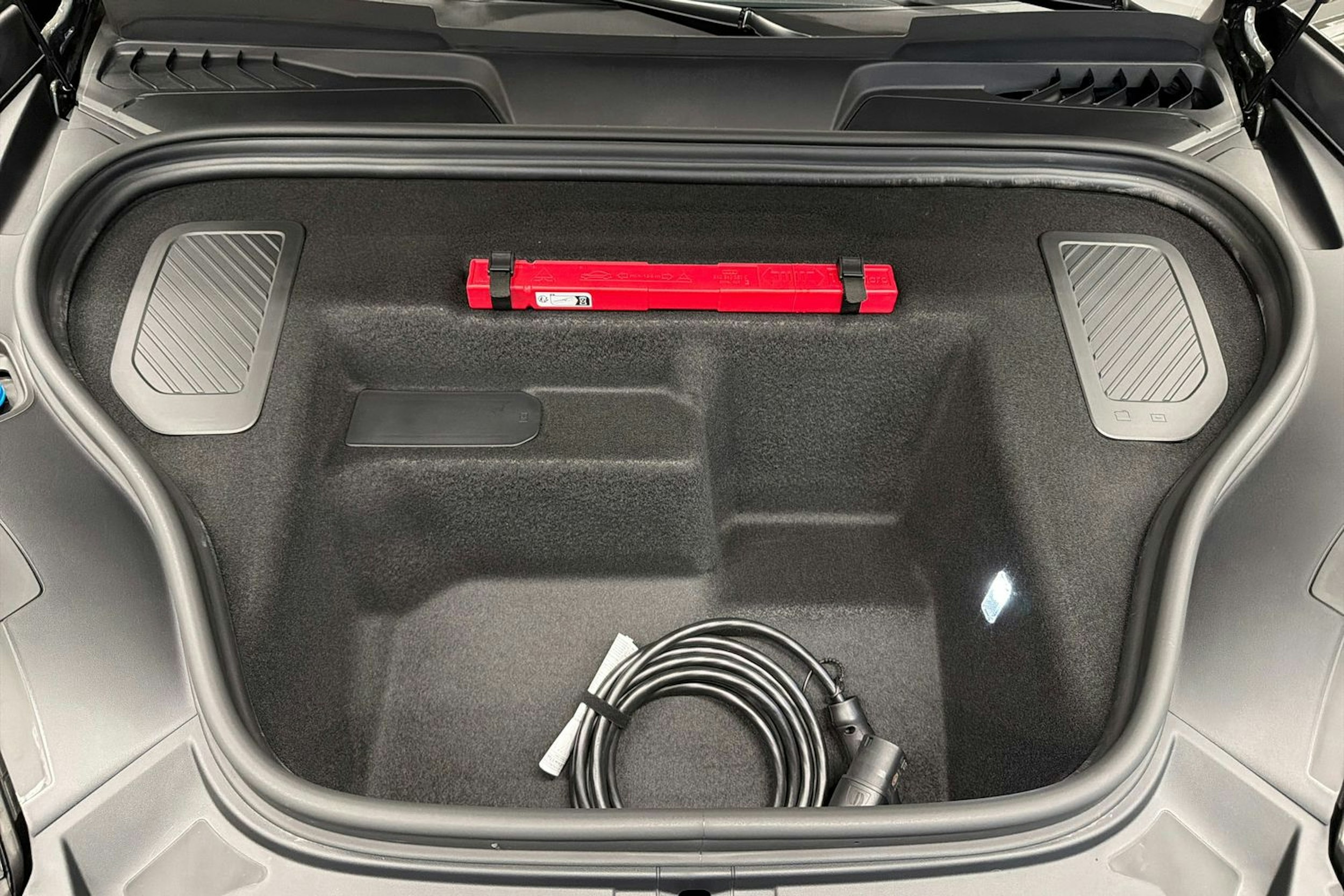 vihreä Porsche Macan 2025 kuva 24.