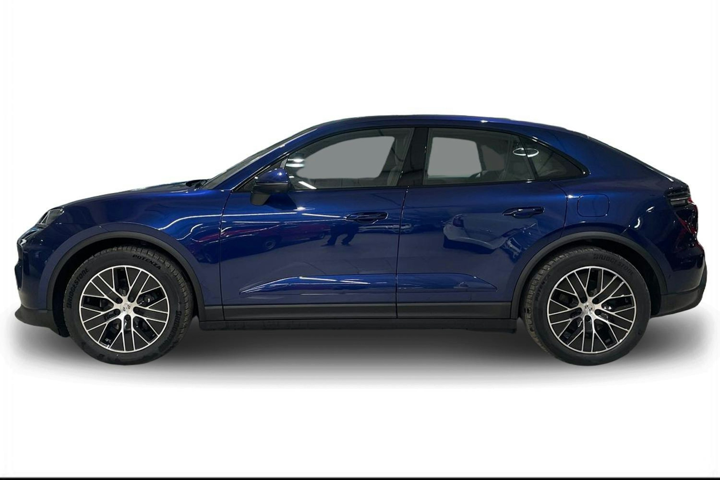 sininen Porsche Macan 2025 kuva 5.