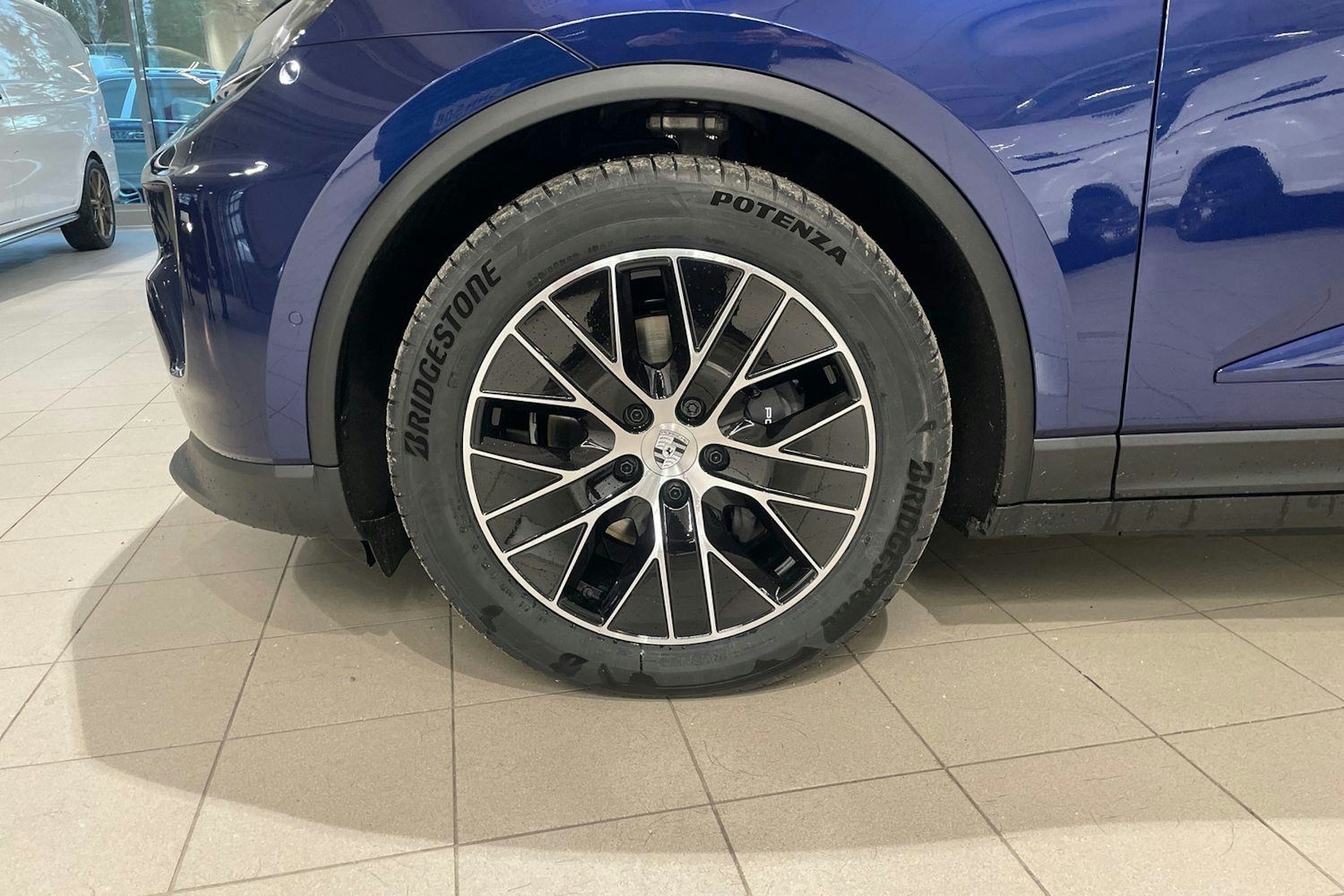 sininen Porsche Macan 2025 kuva 10.