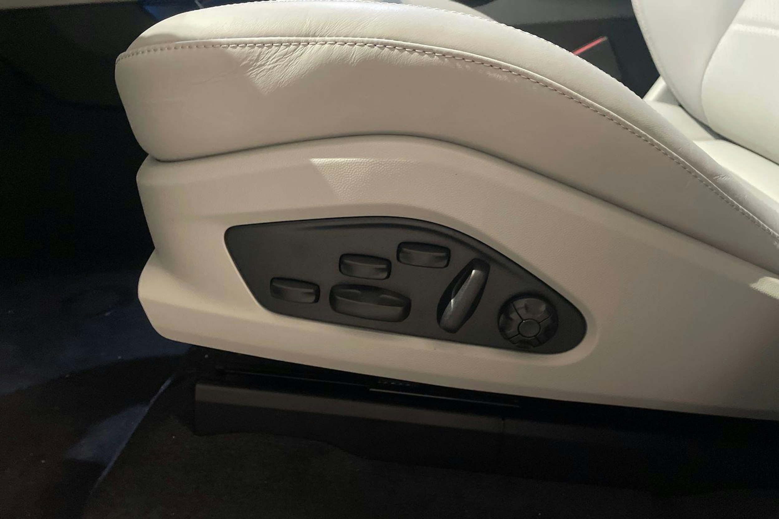 sininen Porsche Macan 2025 kuva 11.