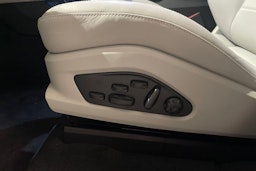 sininen Porsche Macan 2025 kuva 11.