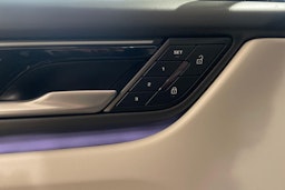 sininen Porsche Macan 2025 kuva 12.