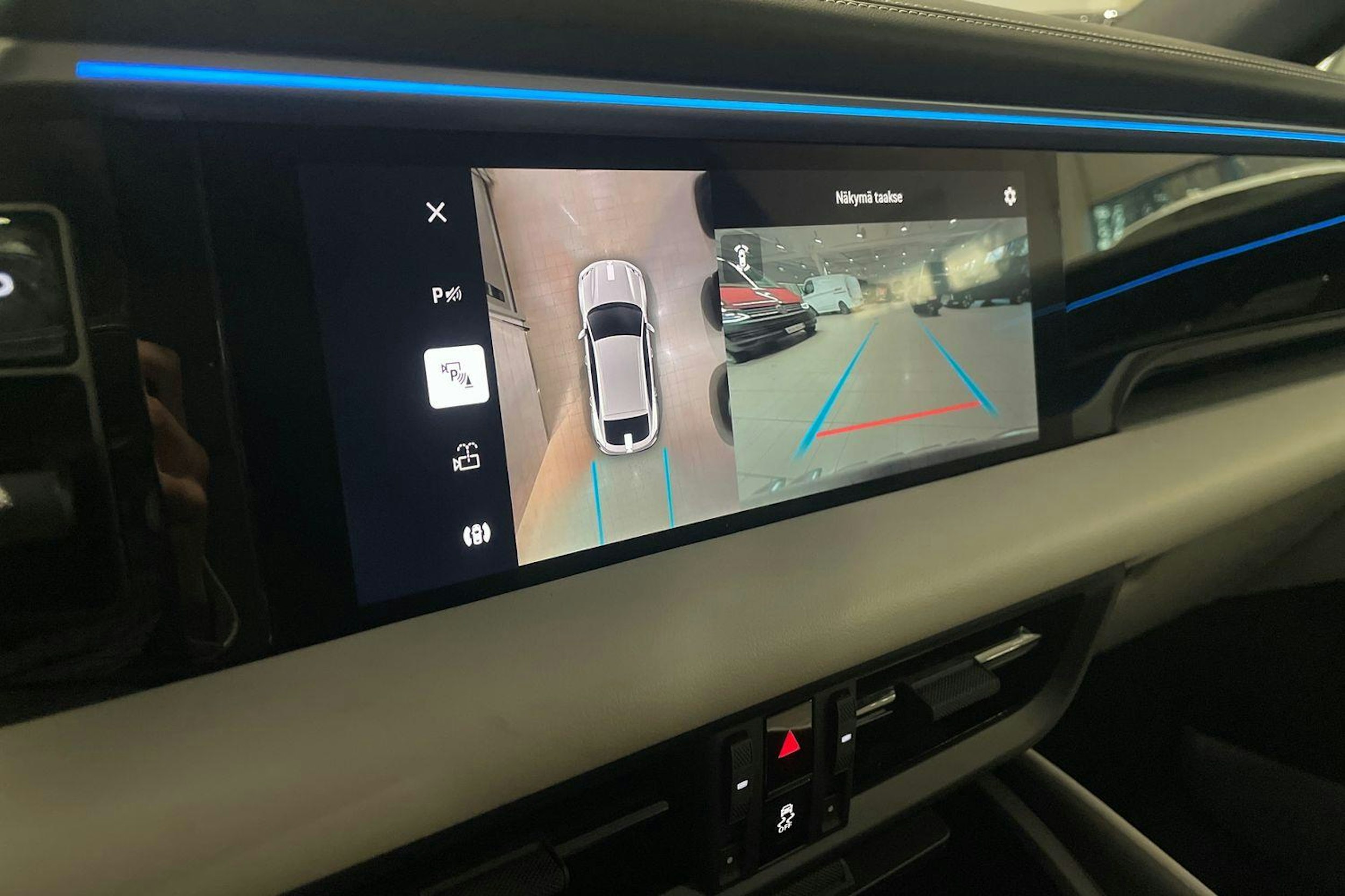 sininen Porsche Macan 2025 kuva 15.