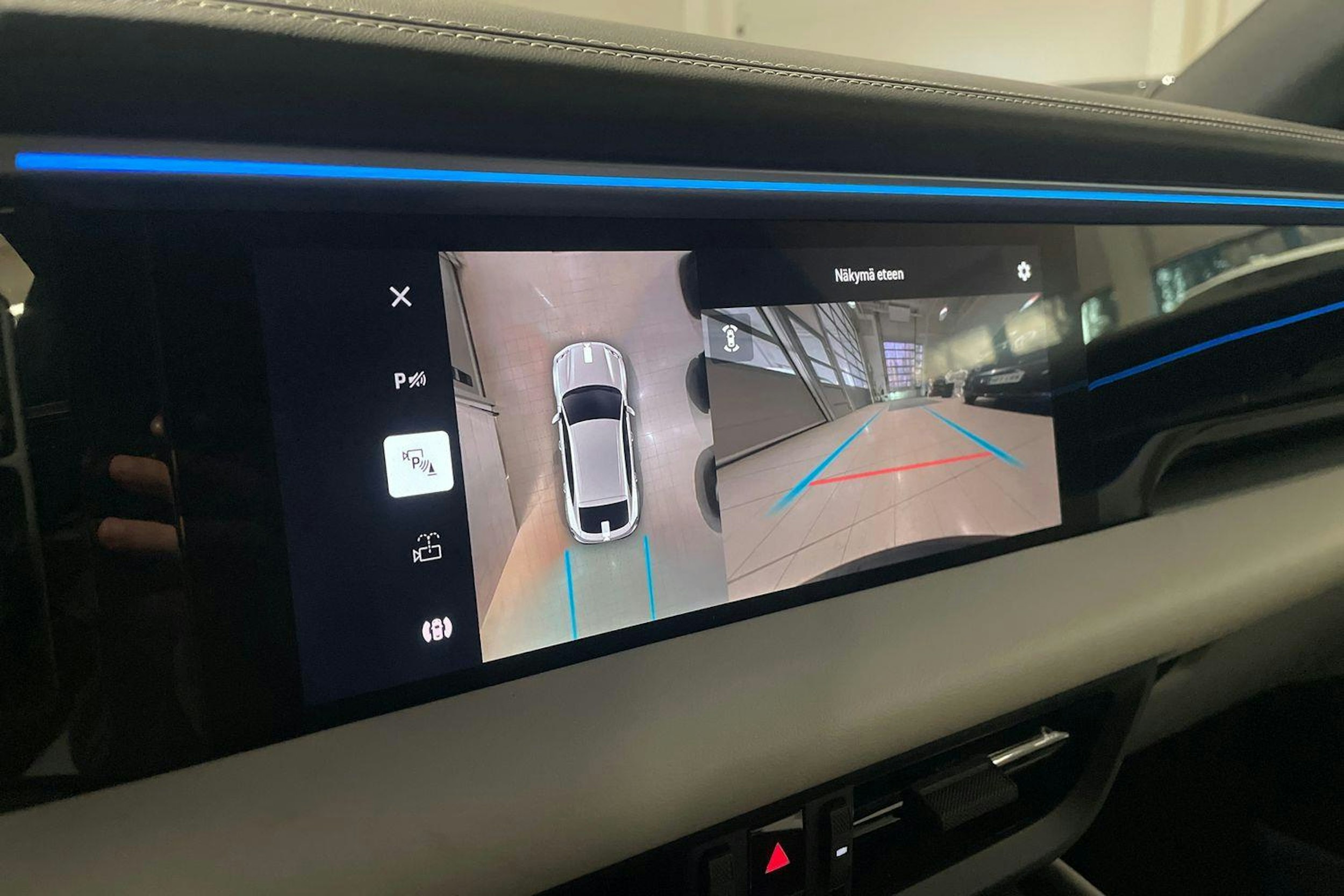 sininen Porsche Macan 2025 kuva 16.