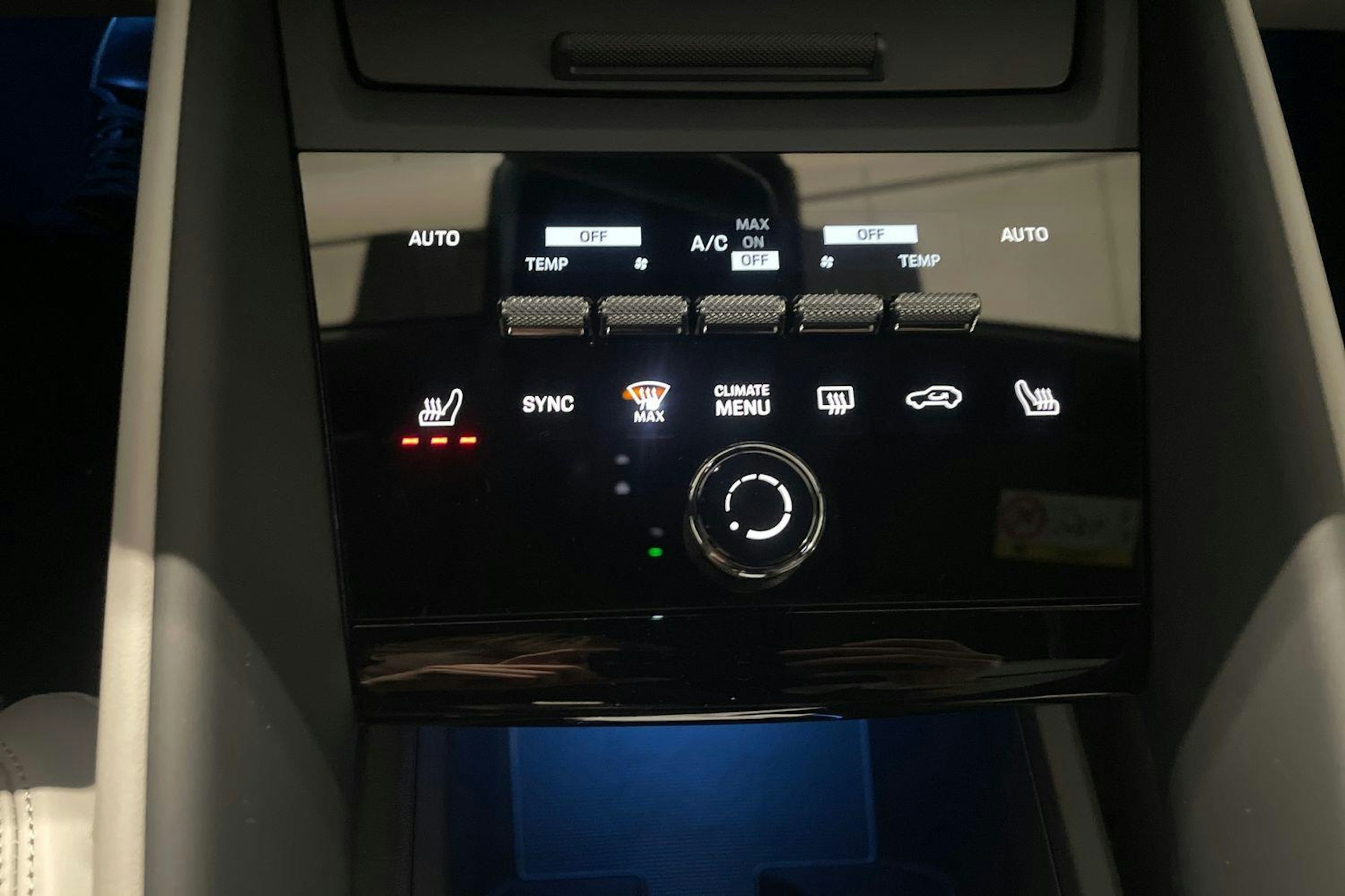 sininen Porsche Macan 2025 kuva 17.