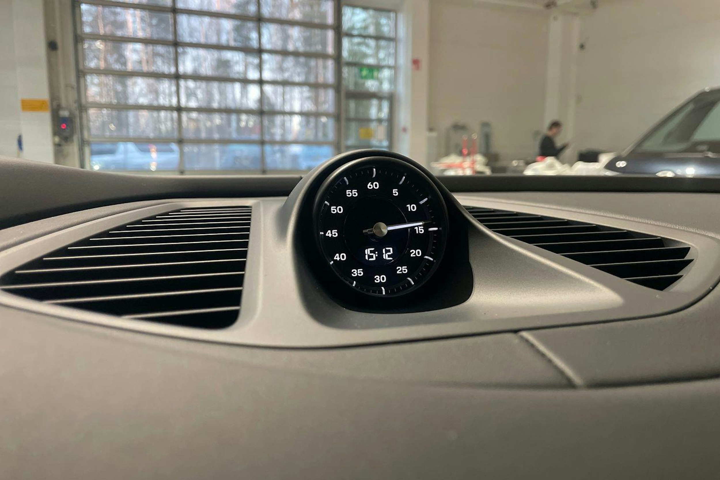 sininen Porsche Macan 2025 kuva 18.