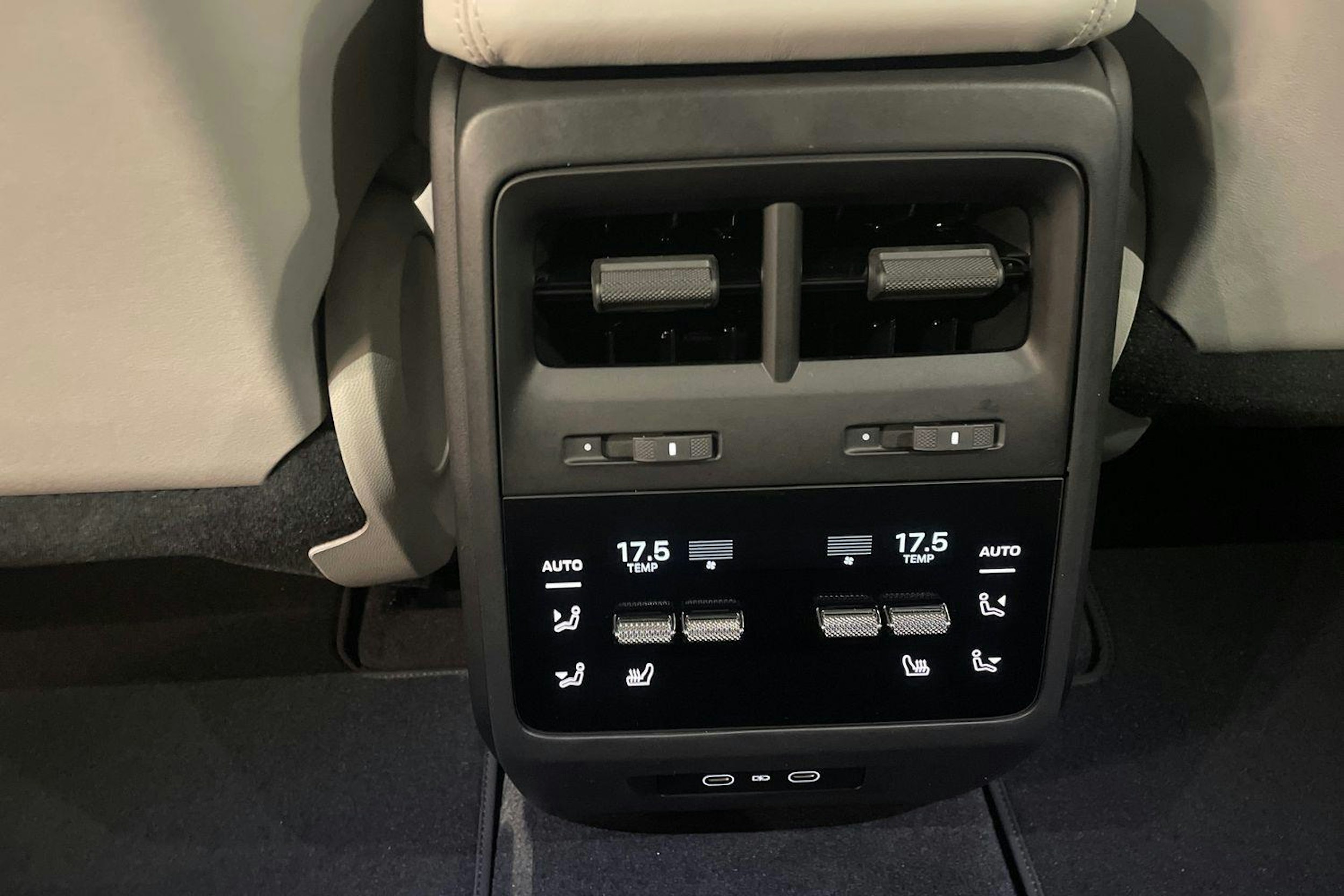 sininen Porsche Macan 2025 kuva 19.