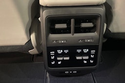 sininen Porsche Macan 2025 kuva 19.