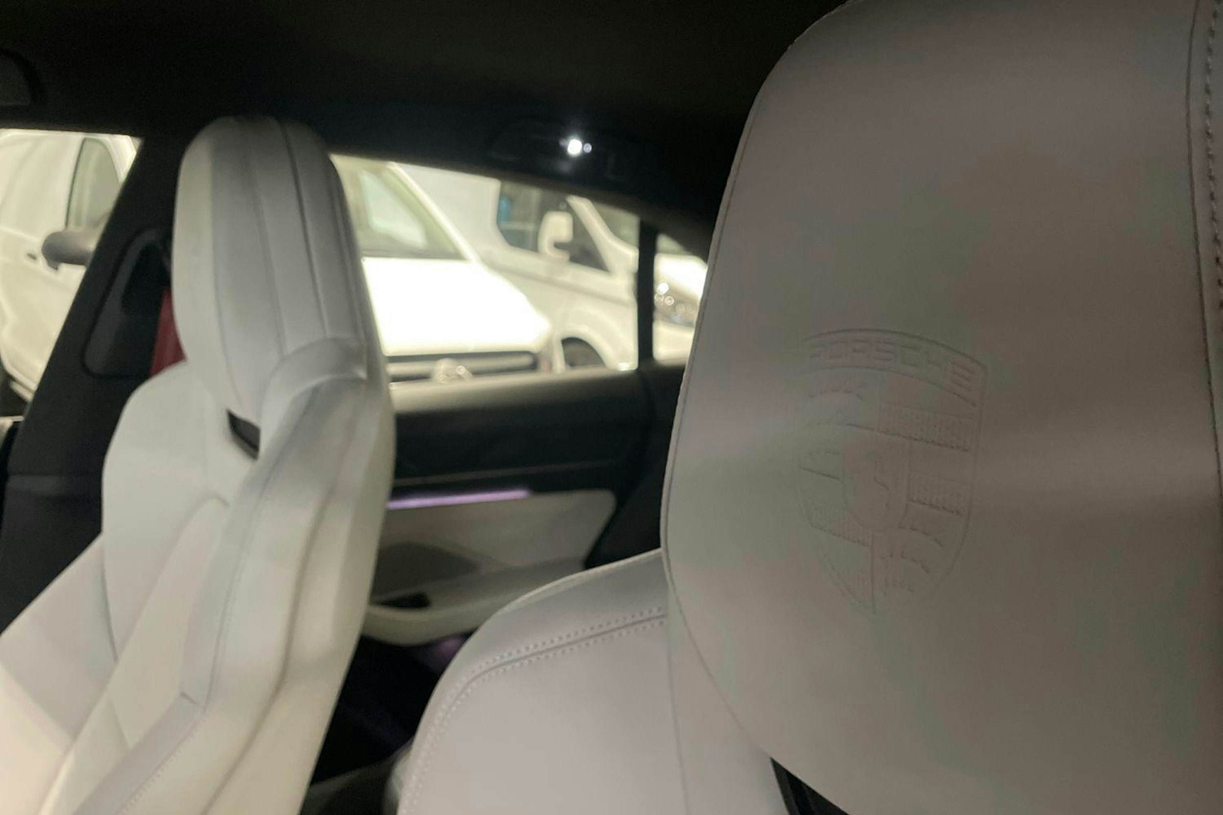 sininen Porsche Macan 2025 kuva 23.