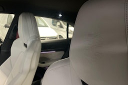 sininen Porsche Macan 2025 kuva 23.