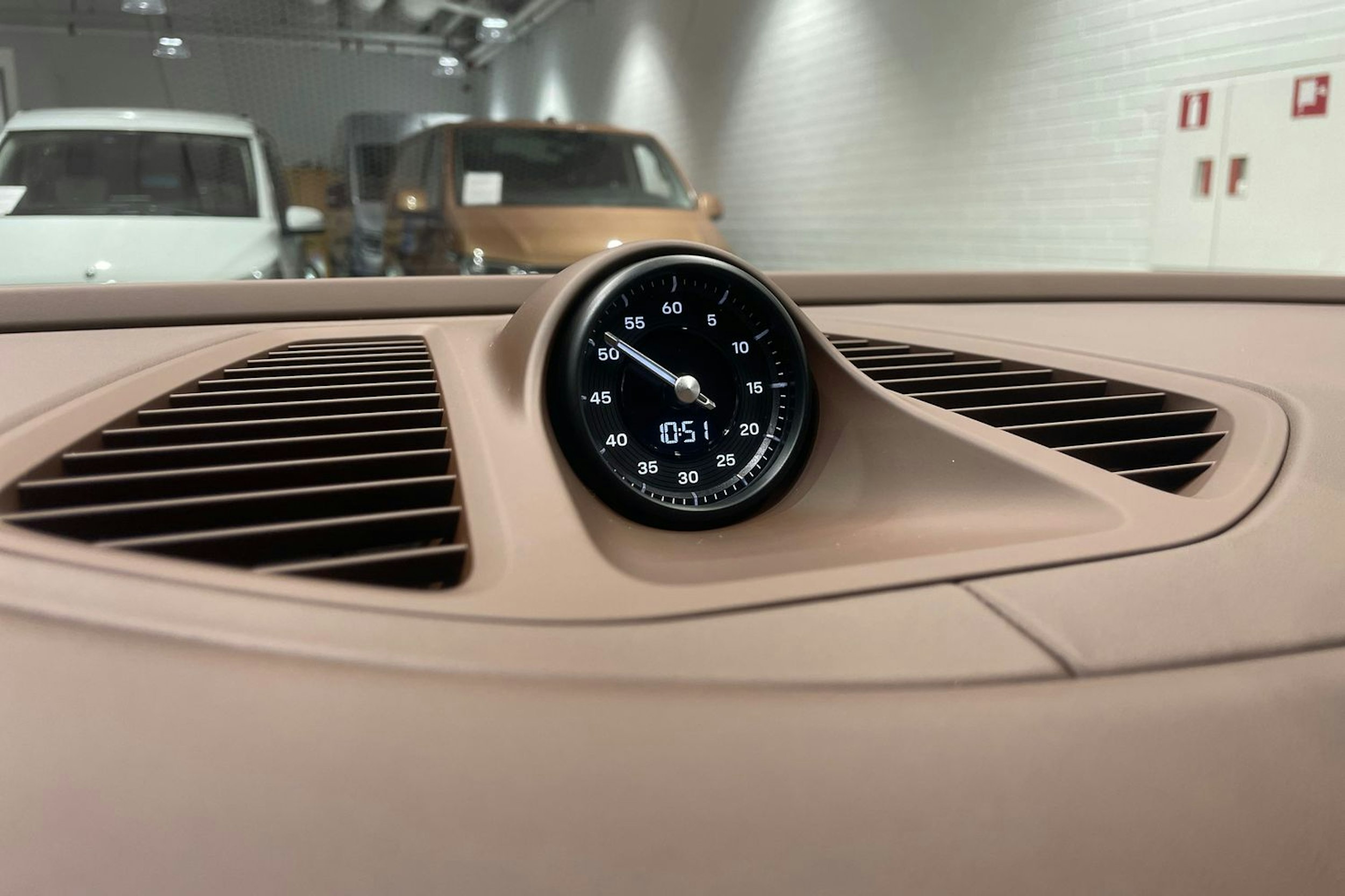 vihreä Porsche Macan 2025 kuva 12.