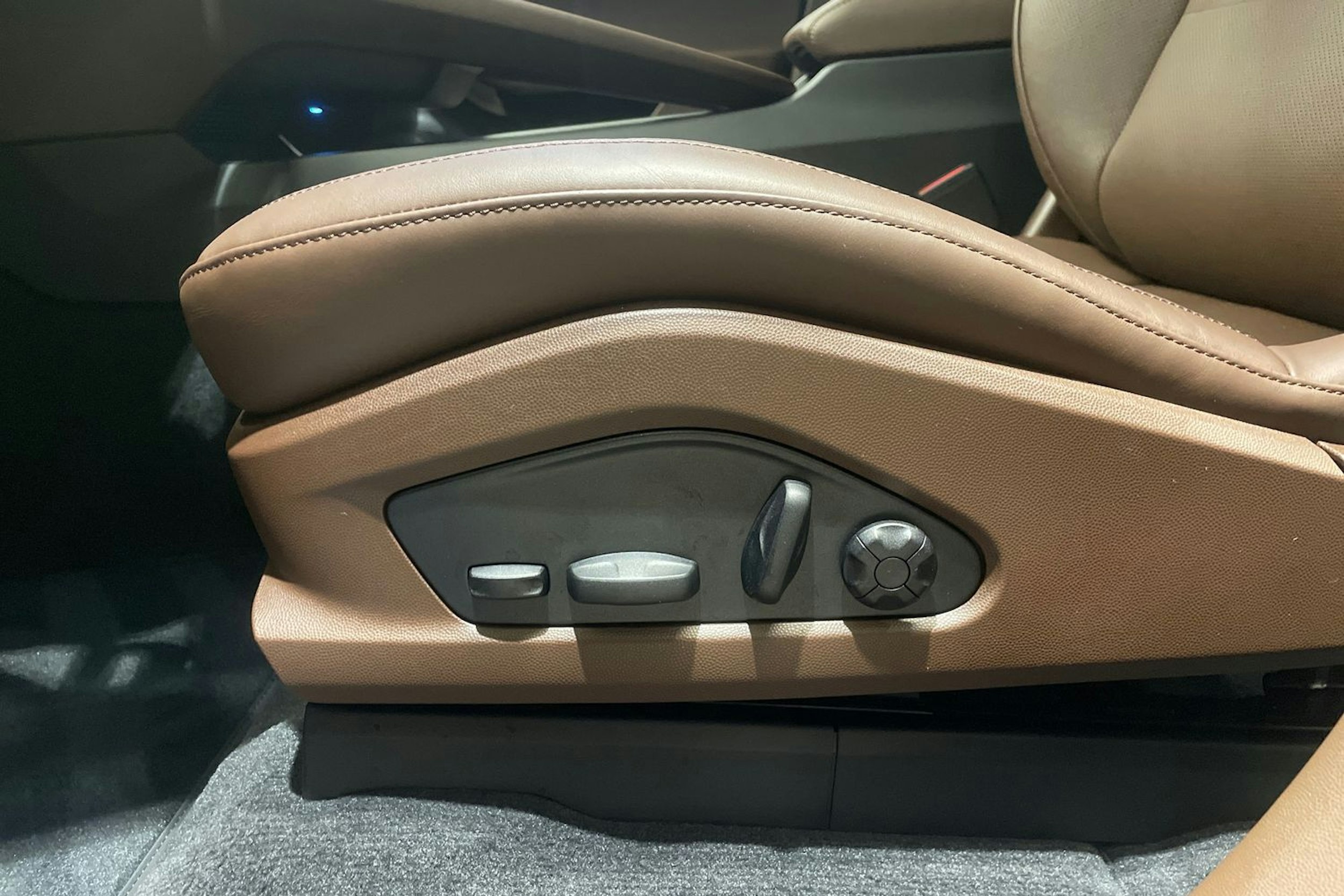 vihreä Porsche Macan 2025 kuva 16.