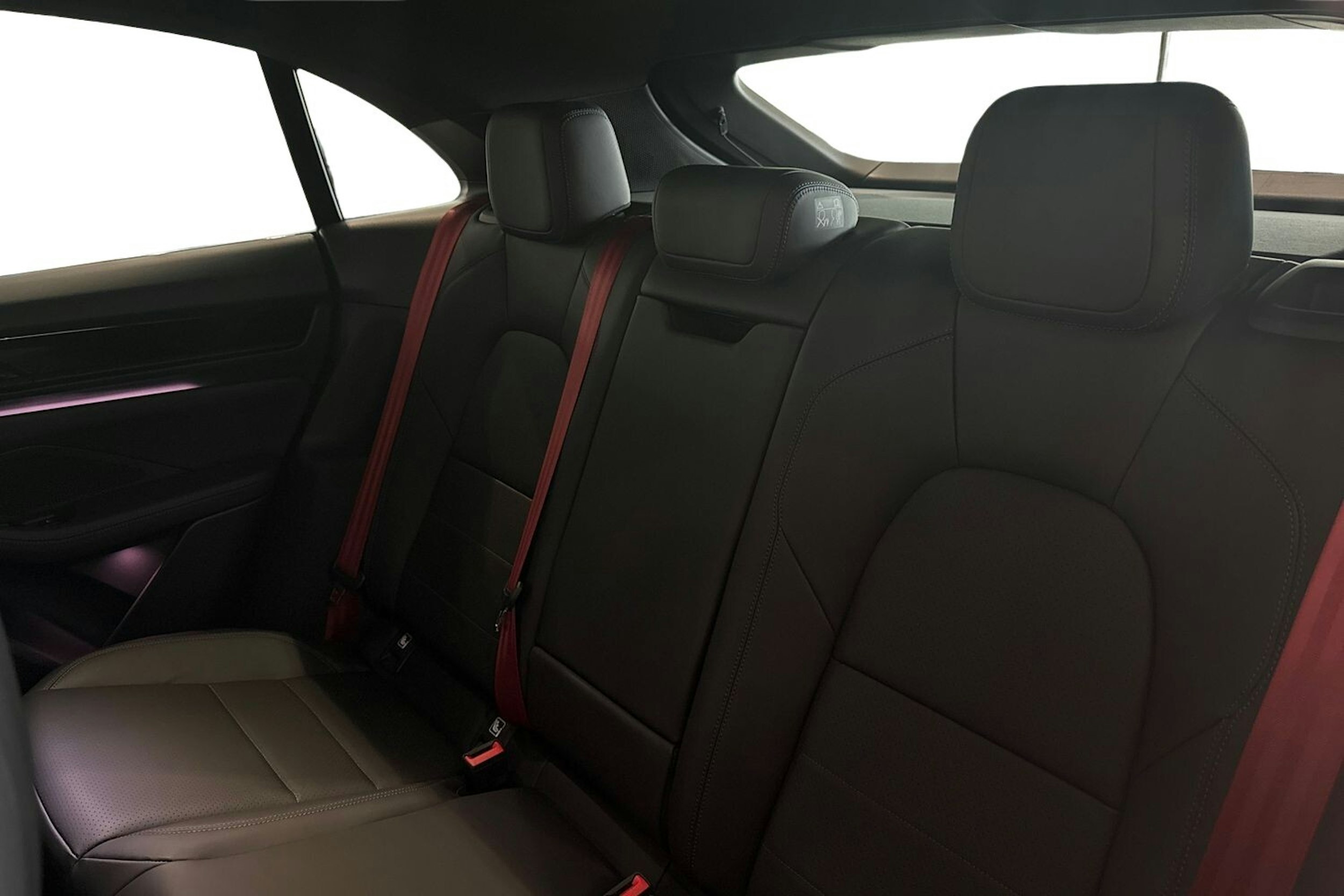 musta Porsche Macan 2025 kuva 8.