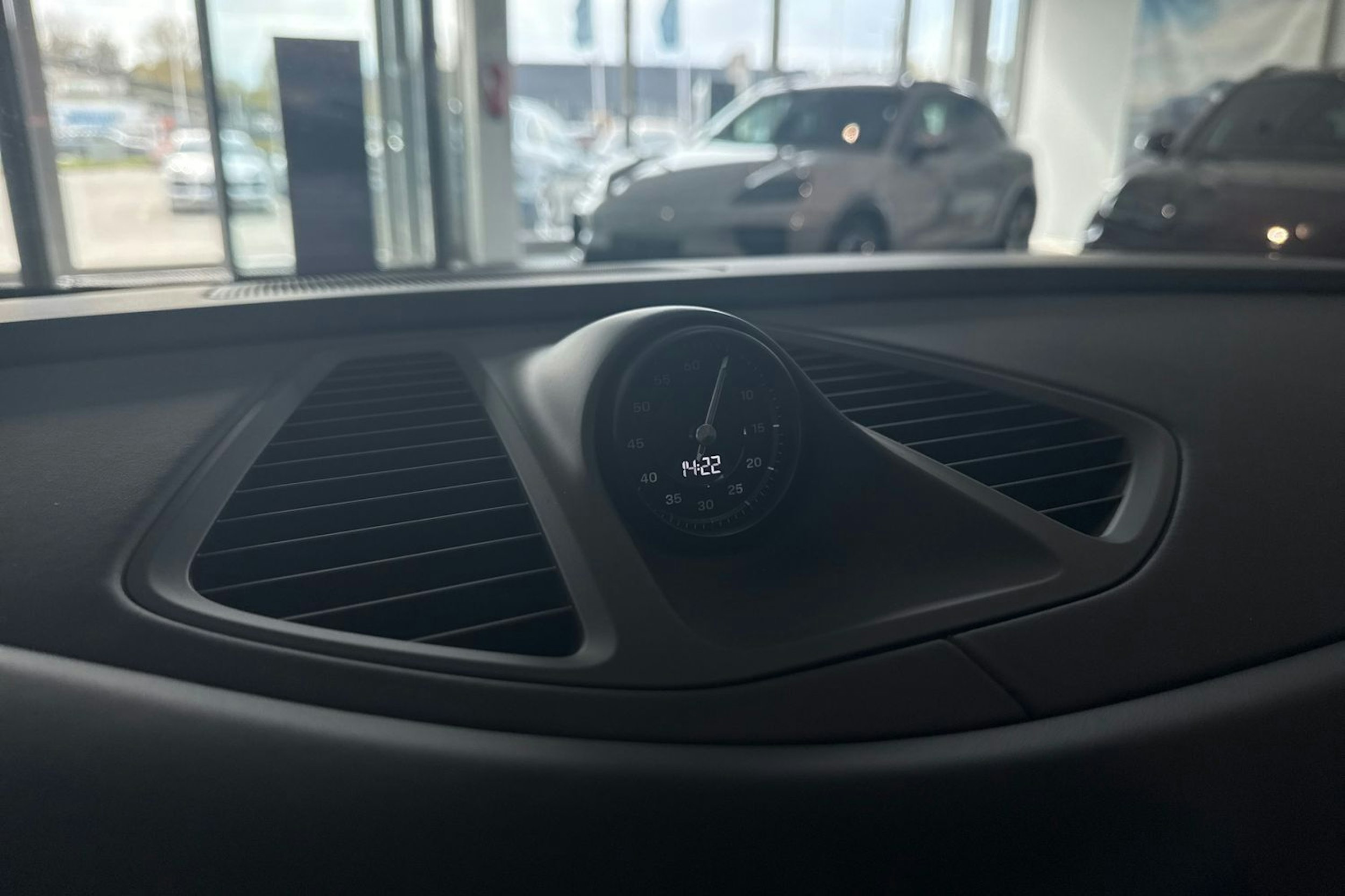 musta Porsche Macan 2025 kuva 11.