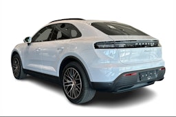 harmaa Porsche Macan 2025 kuva 2.