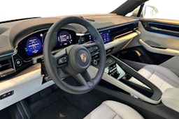 harmaa Porsche Macan 2025 kuva 6.