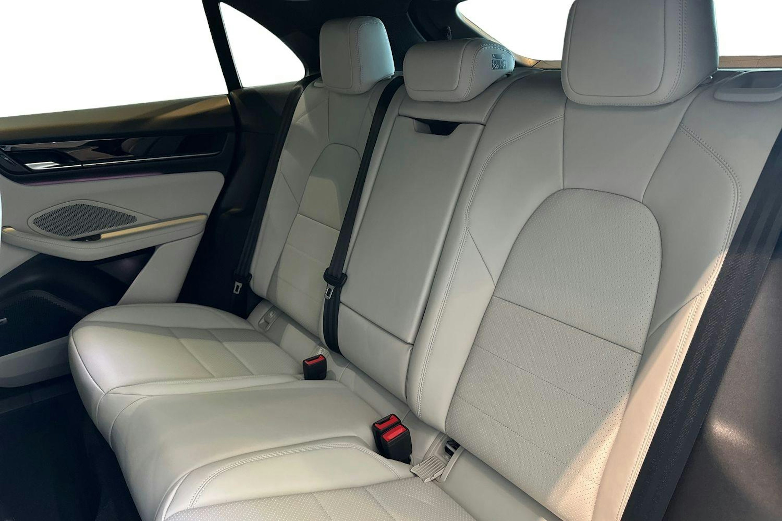 harmaa Porsche Macan 2025 kuva 8.