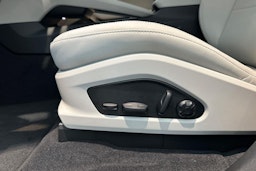 harmaa Porsche Macan 2025 kuva 10.