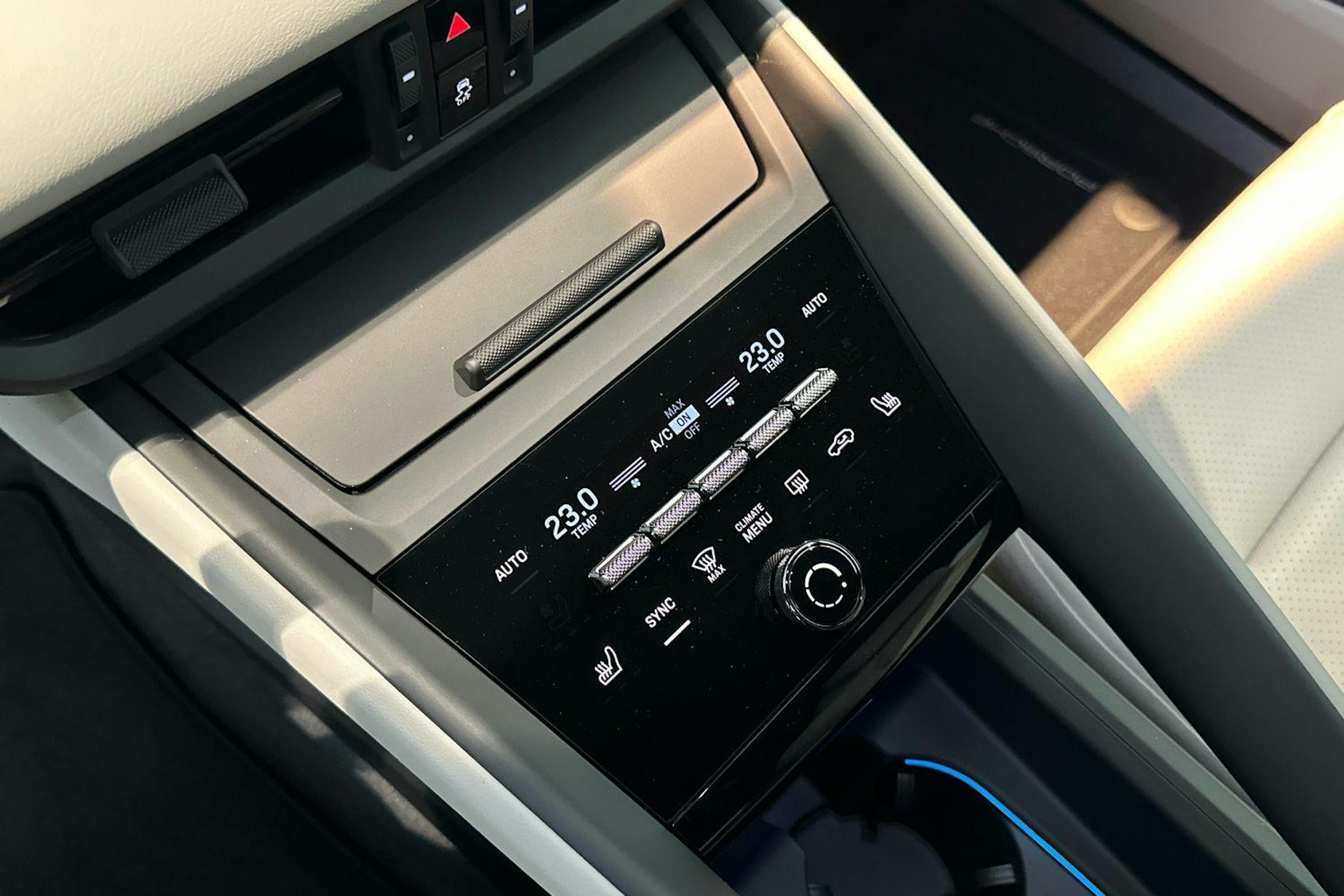 harmaa Porsche Macan 2025 kuva 11.