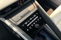 harmaa Porsche Macan 2025 kuva 11.