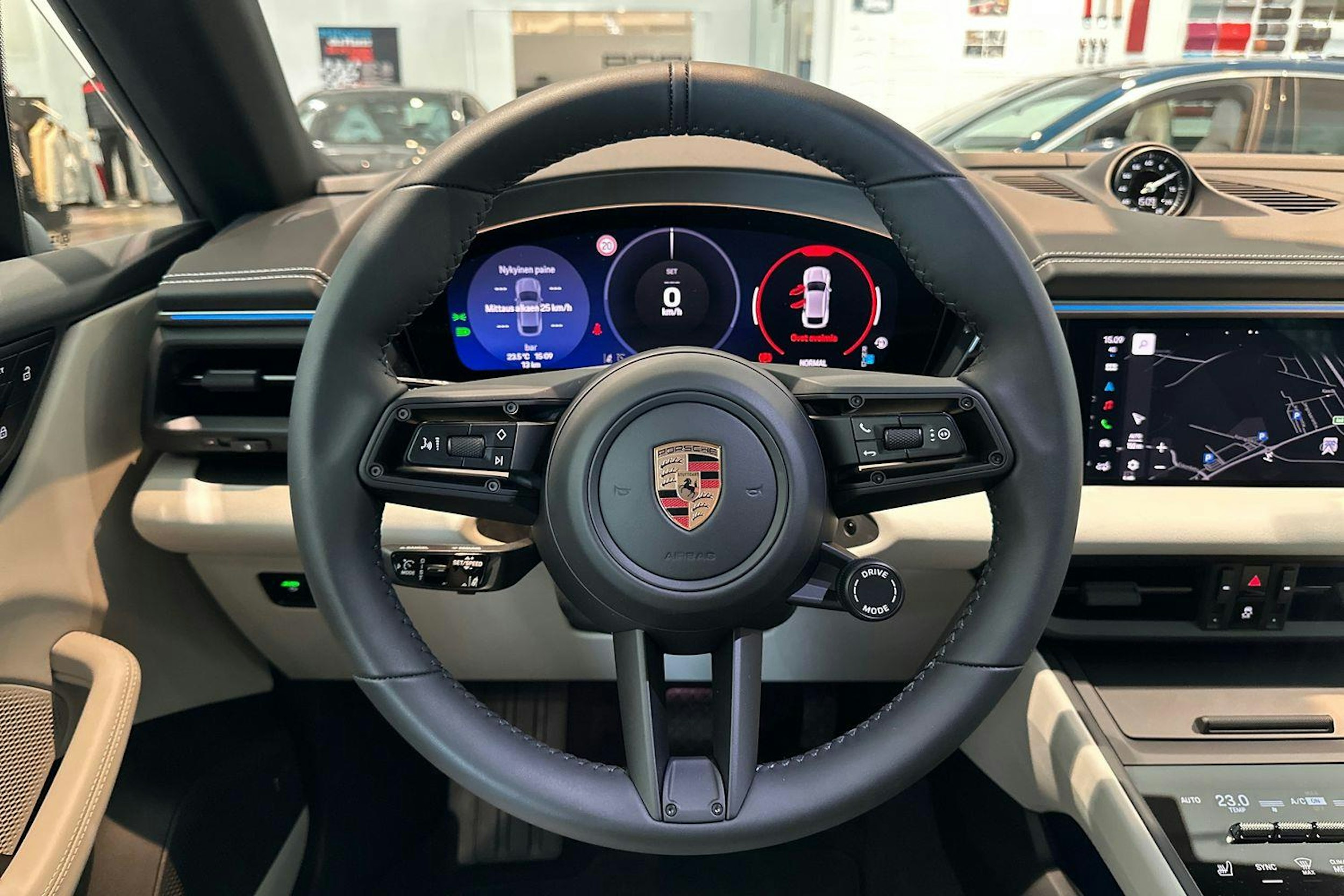 harmaa Porsche Macan 2025 kuva 13.