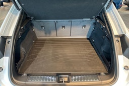 harmaa Porsche Macan 2025 kuva 14.