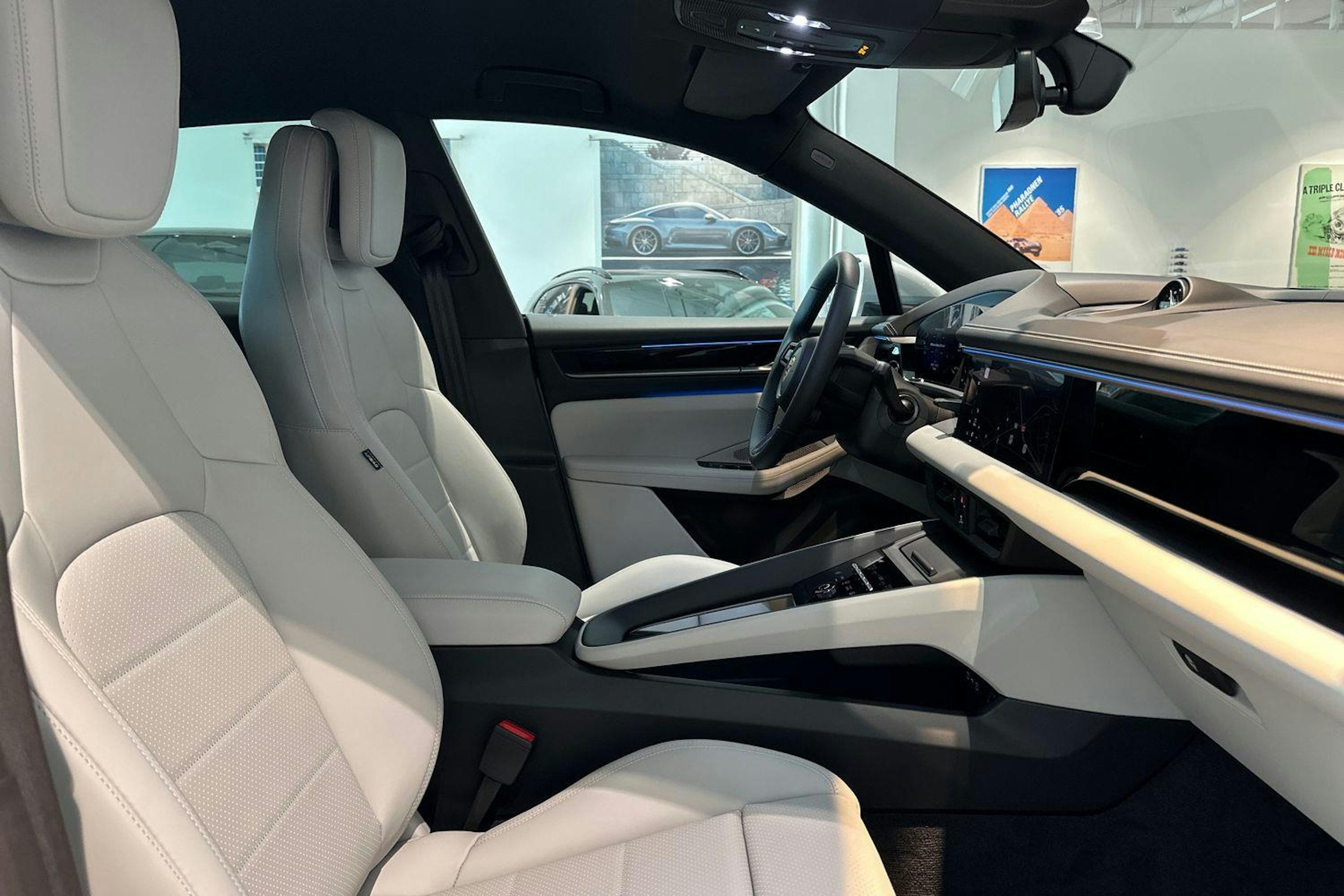 harmaa Porsche Macan 2025 kuva 15.