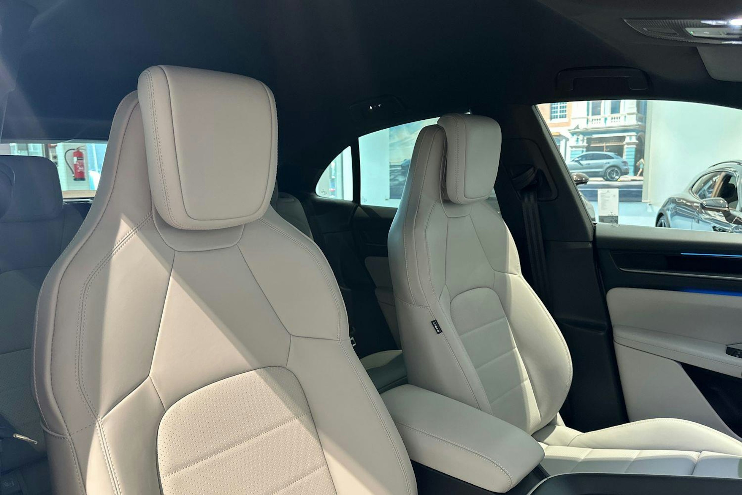harmaa Porsche Macan 2025 kuva 16.