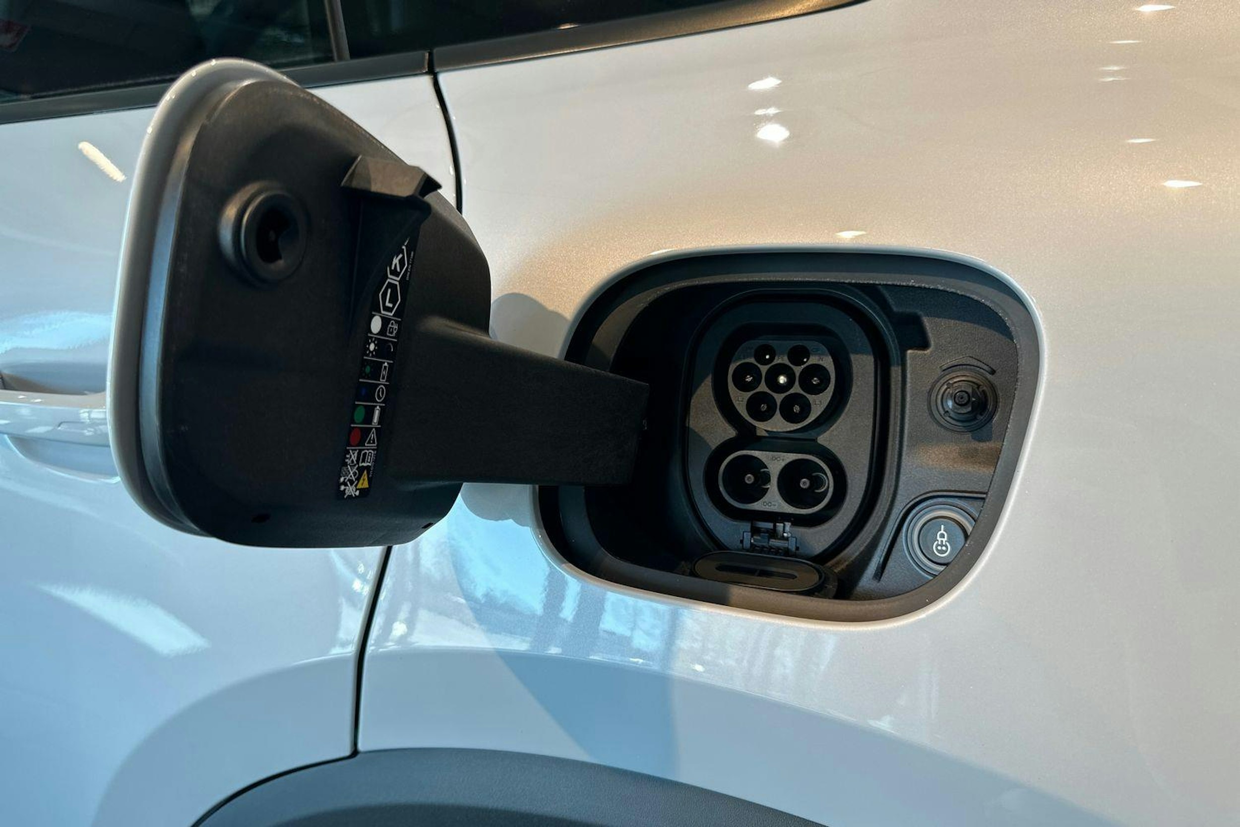 harmaa Porsche Macan 2025 kuva 17.