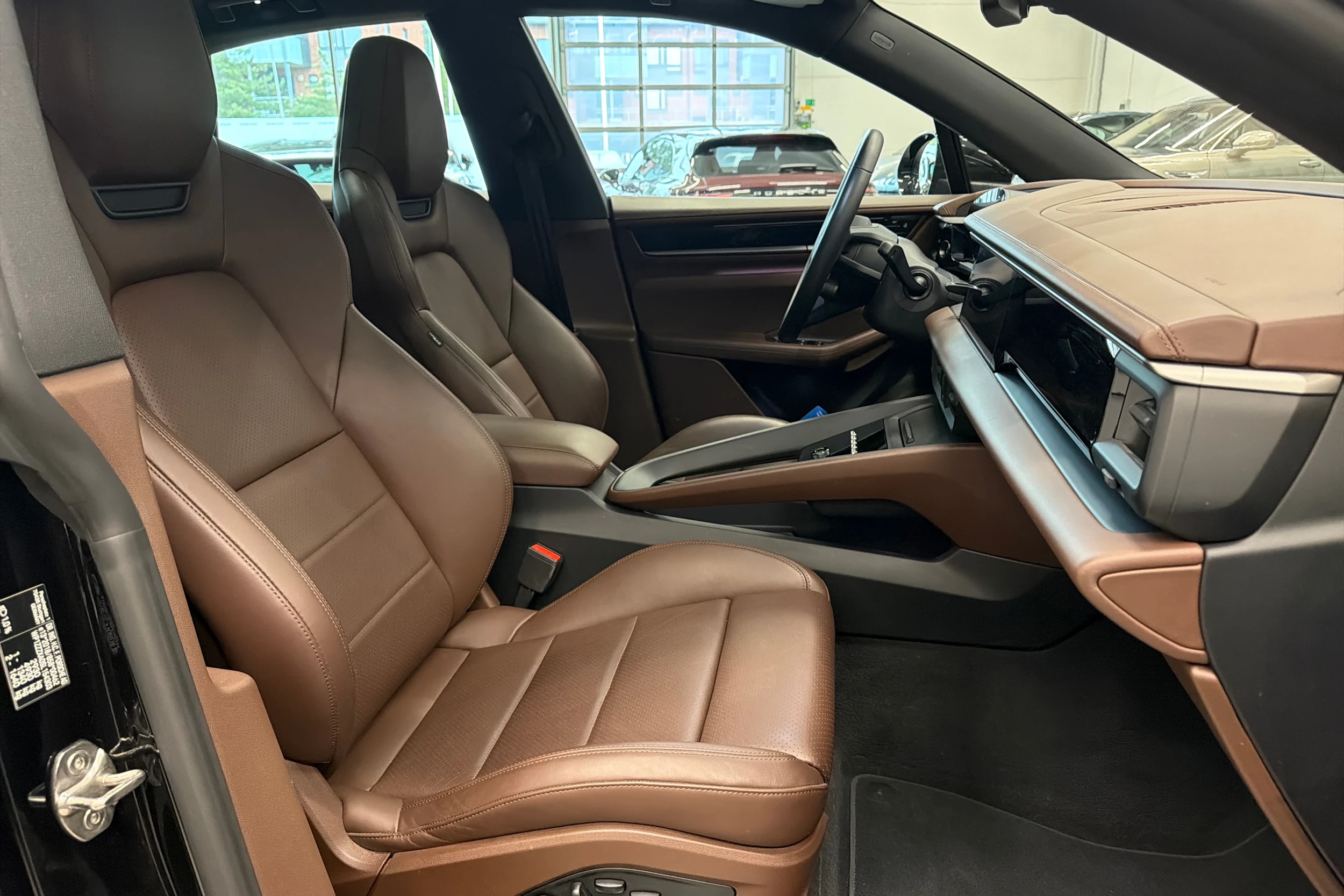 musta Porsche Macan 2025 kuva 13.