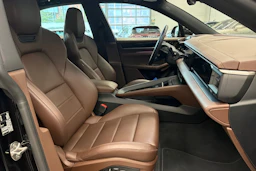 musta Porsche Macan 2025 kuva 13.