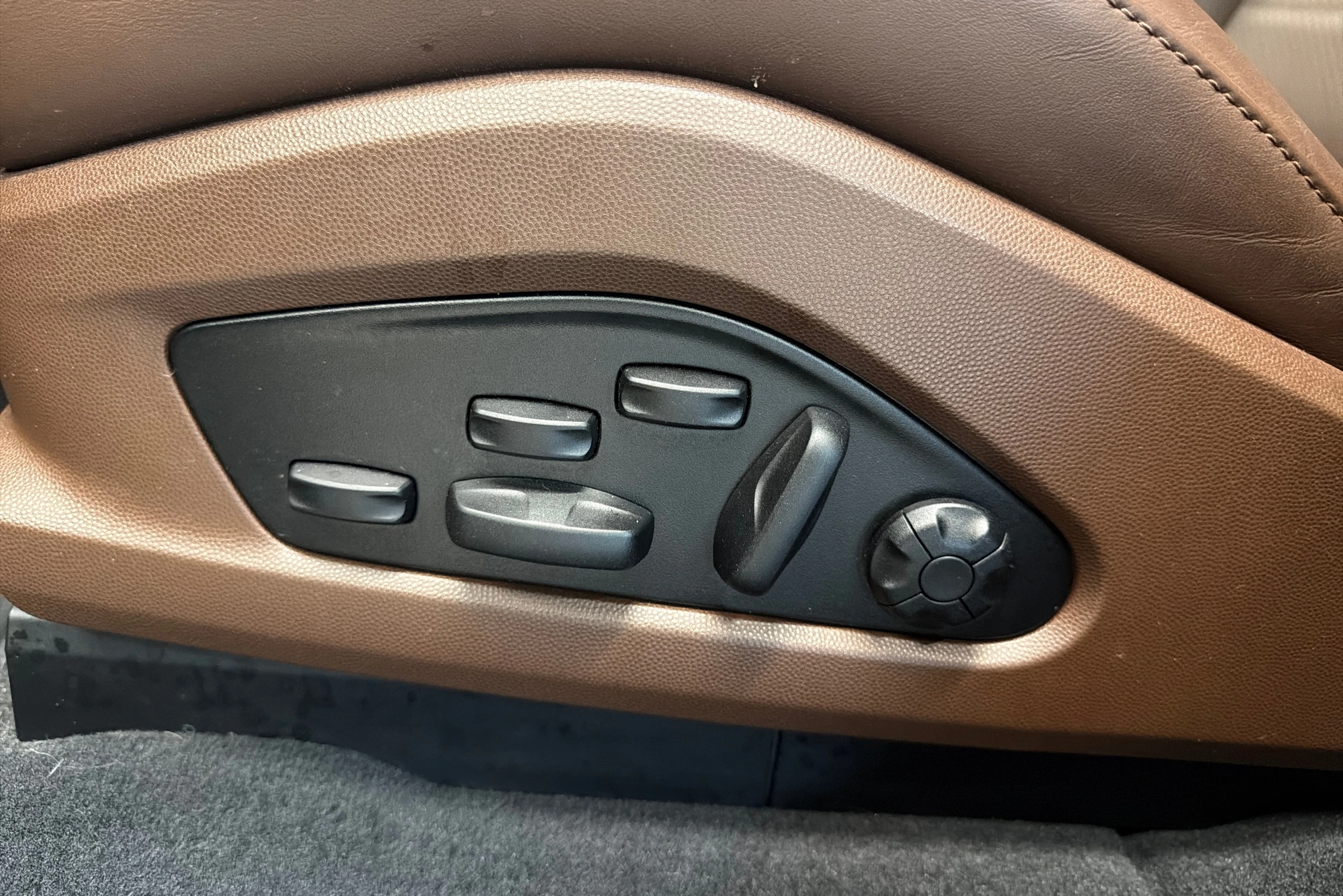 musta Porsche Macan 2025 kuva 15.