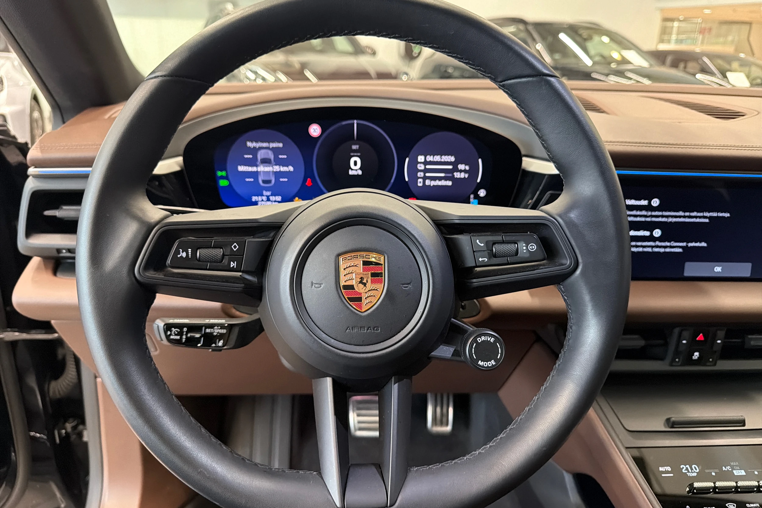 musta Porsche Macan 2025 kuva 16.