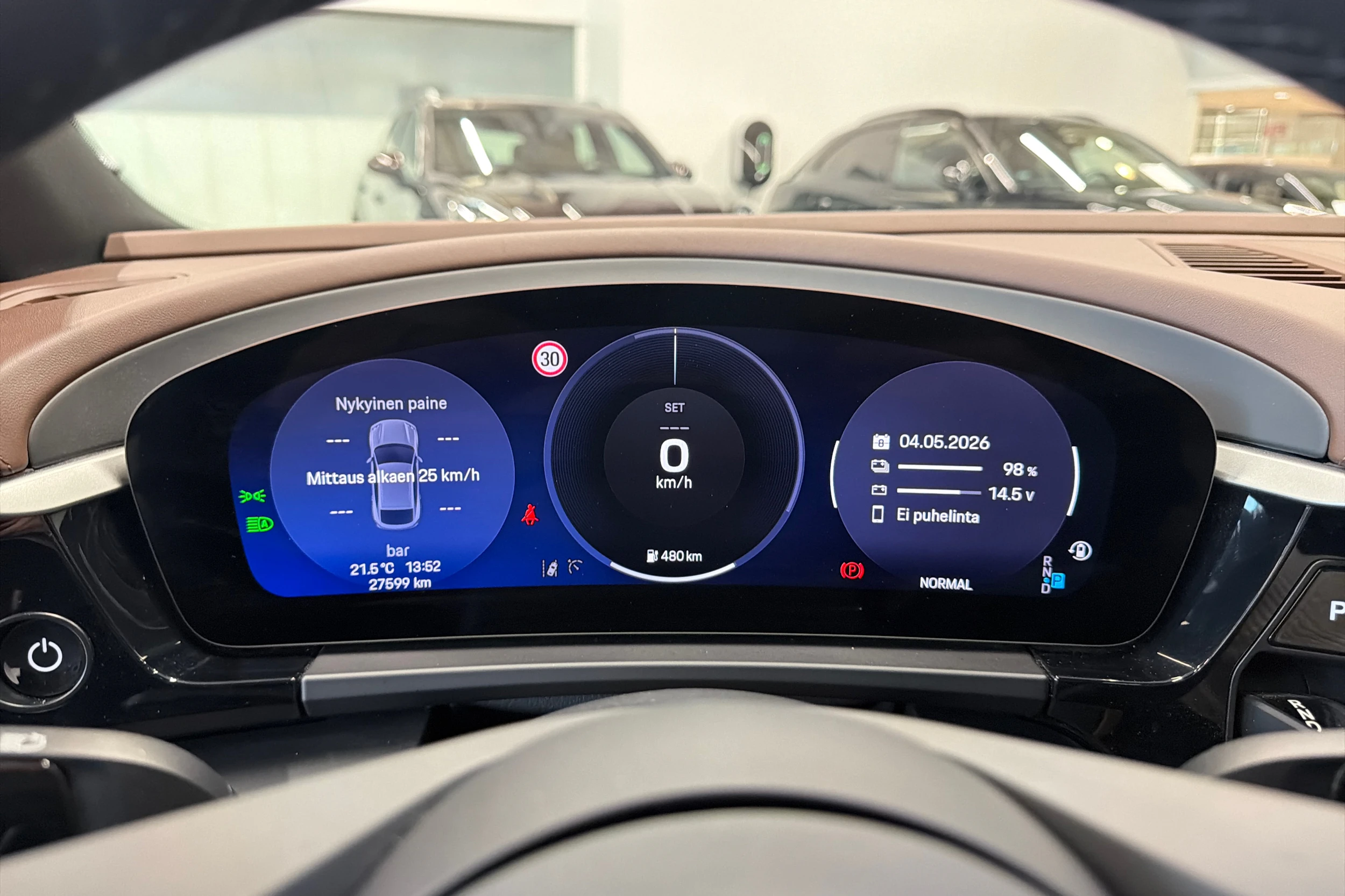 musta Porsche Macan 2025 kuva 19.