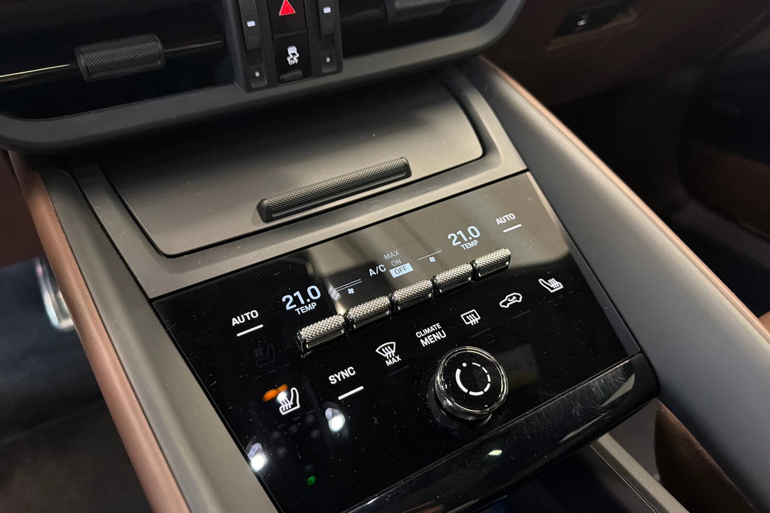 musta Porsche Macan 2025 kuva 20.