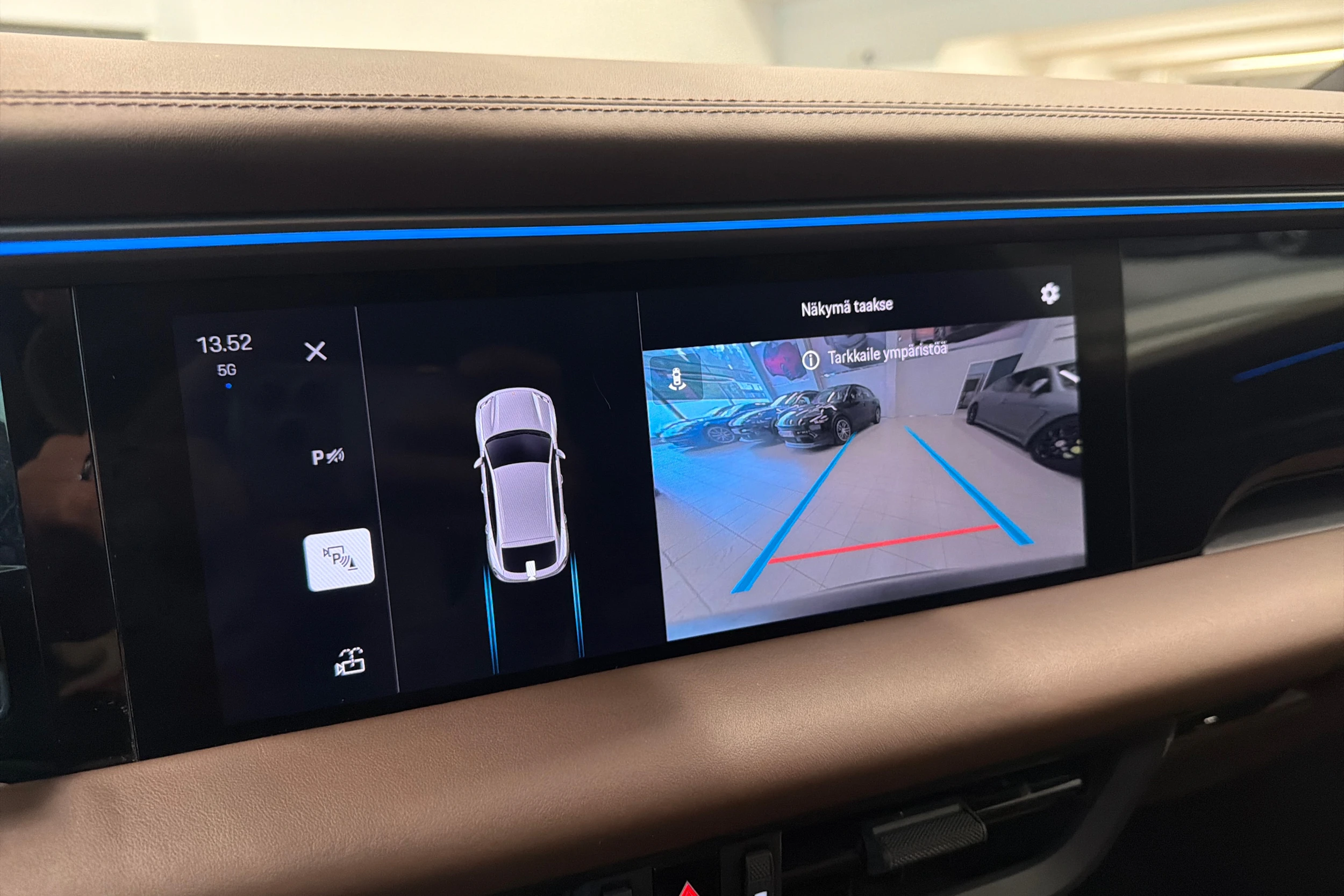 musta Porsche Macan 2025 kuva 22.