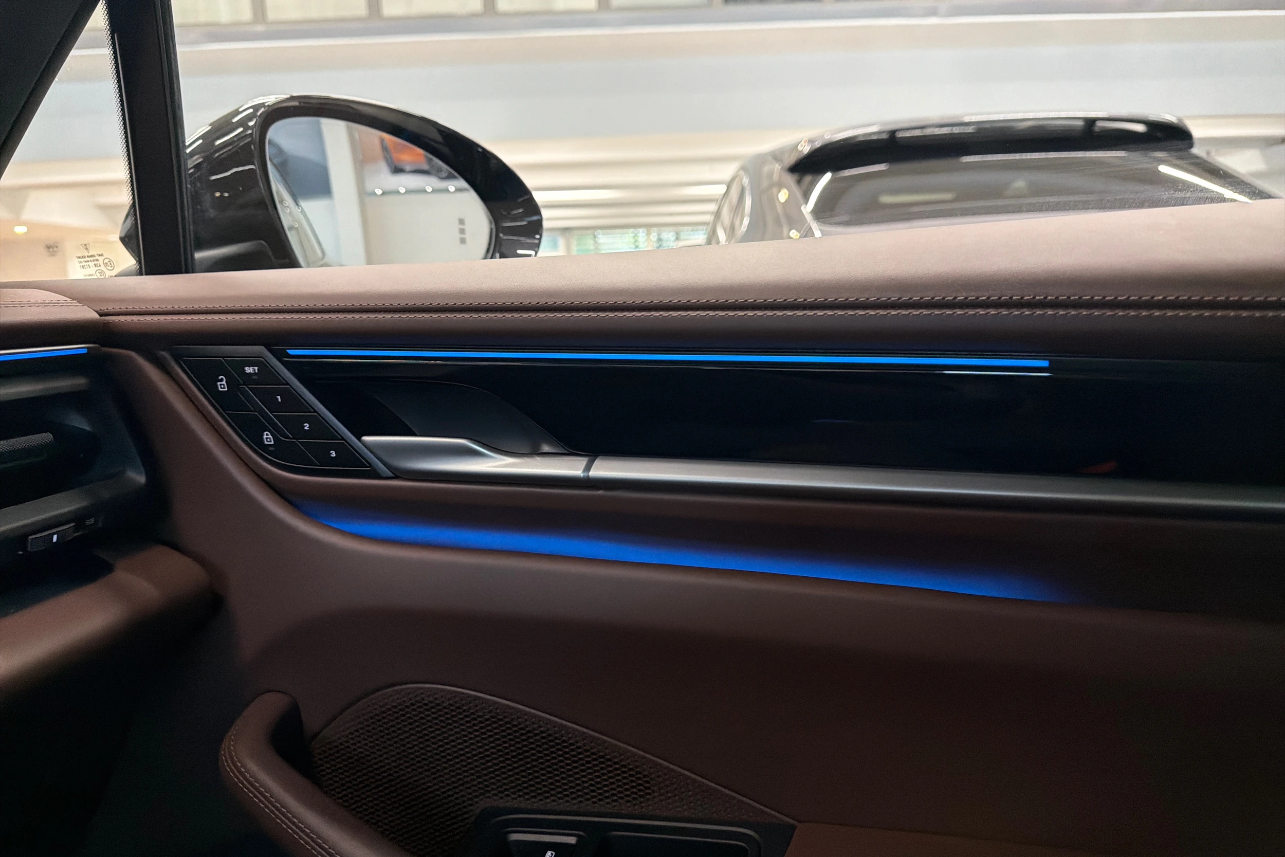musta Porsche Macan 2025 kuva 24.