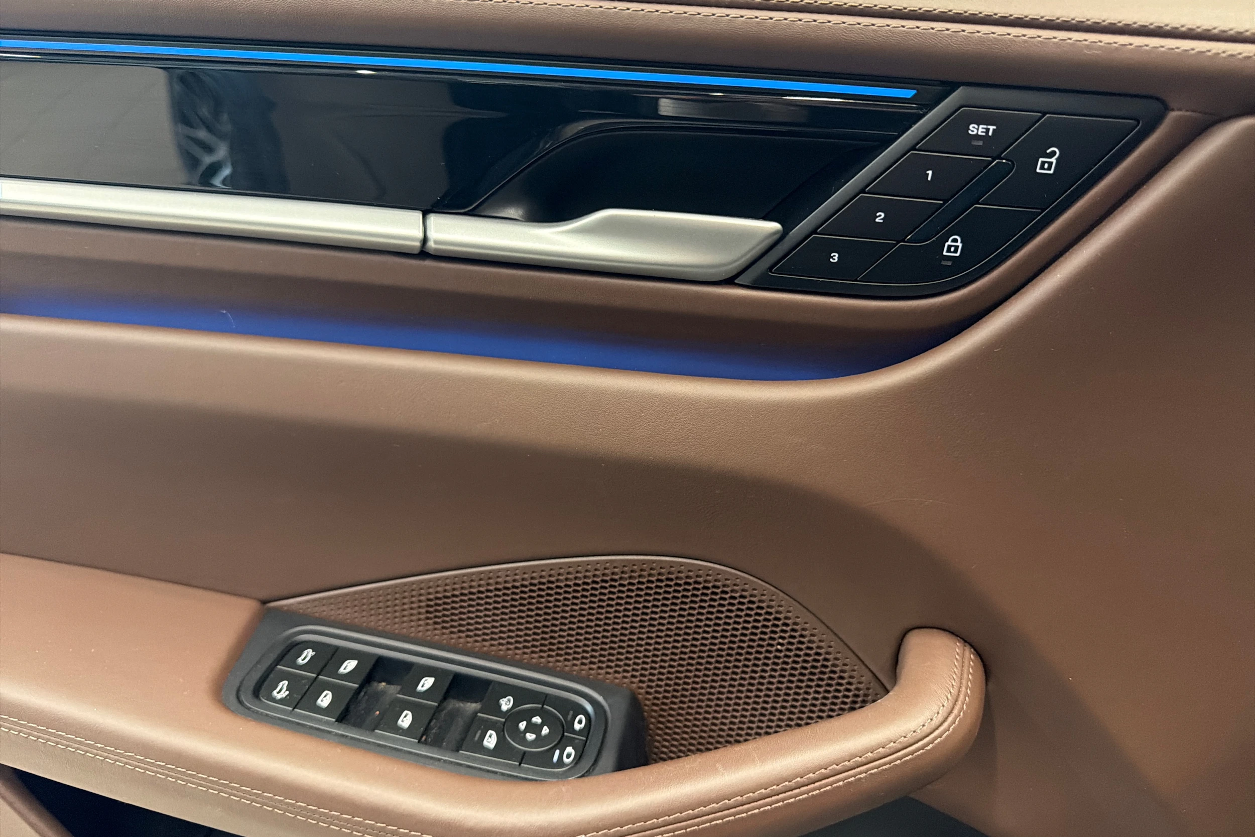 musta Porsche Macan 2025 kuva 26.