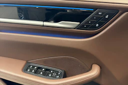 musta Porsche Macan 2025 kuva 26.