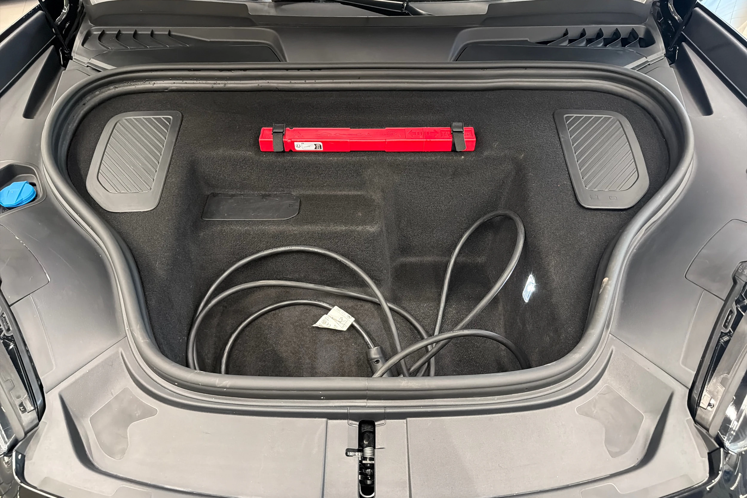 musta Porsche Macan 2025 kuva 31.