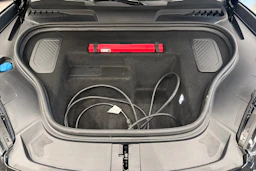 musta Porsche Macan 2025 kuva 31.