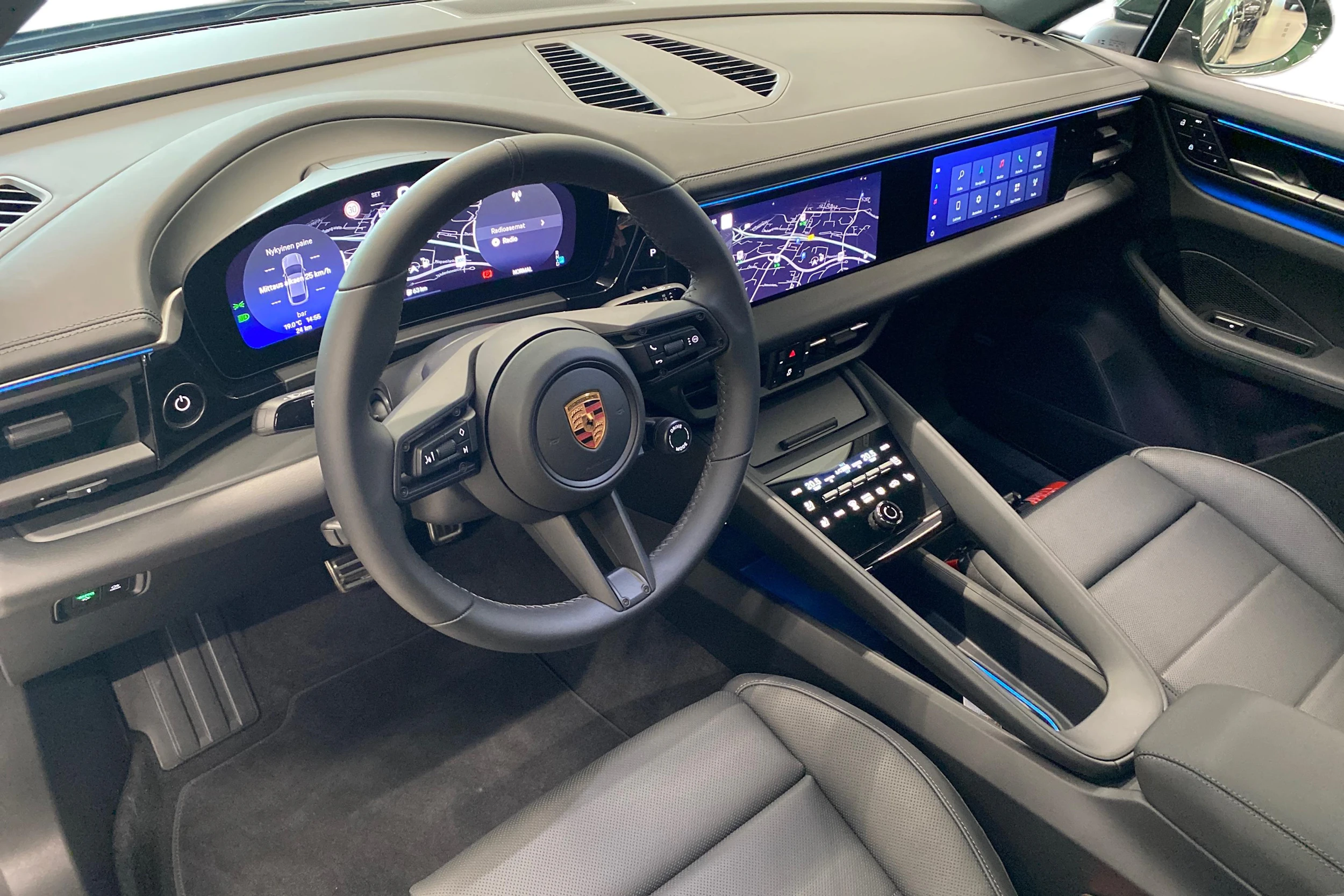 vihreä Porsche Macan 2025 kuva 7.