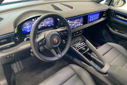 vihreä Porsche Macan 2025 kuva 7.